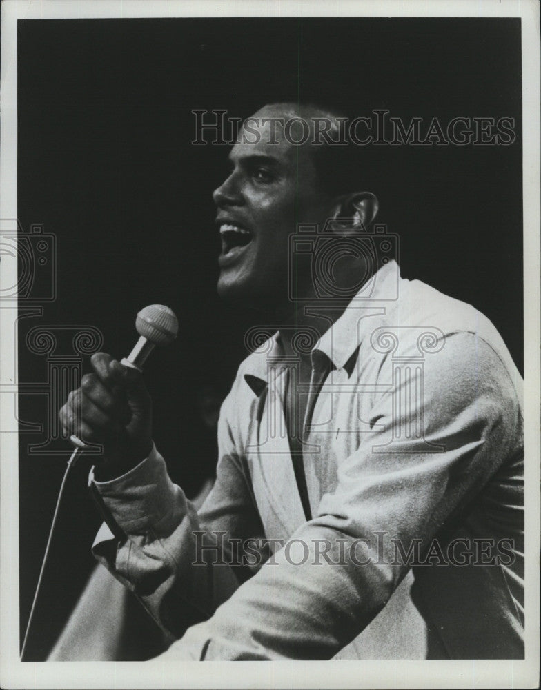 1967 Press Photo Singer Entertainer Harry Belafonte - Historic Images