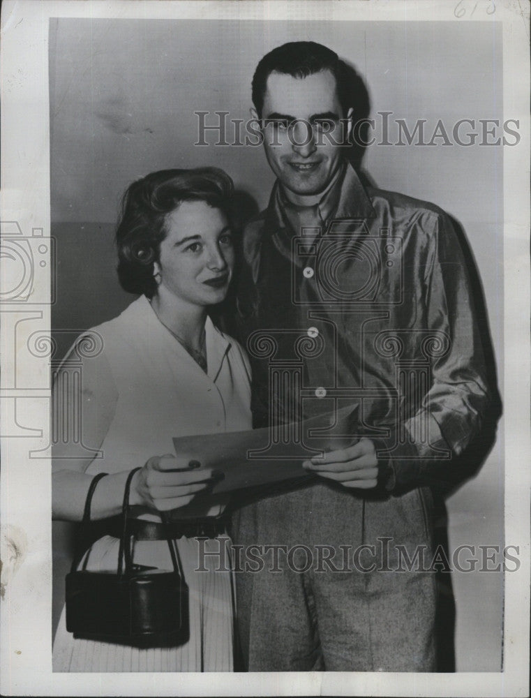 1954 Press Photo Joan Benny and Seth Baker get marriage license - Historic Images