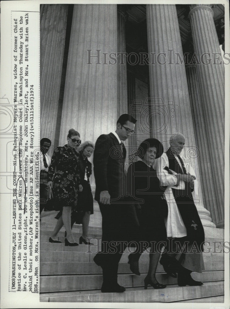 1974 Press Photo Earl Warren and Family. - Historic Images