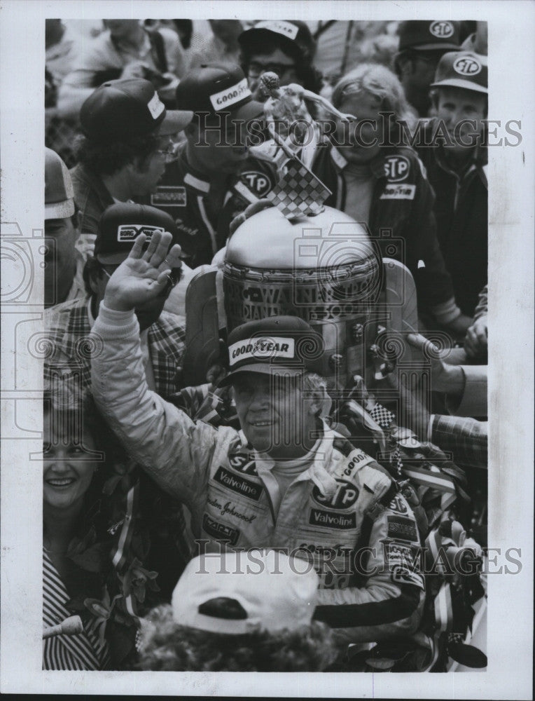 1983 Press Photo Gordon Johncock, victory in 1982 Indianapolis Car Race. - Historic Images