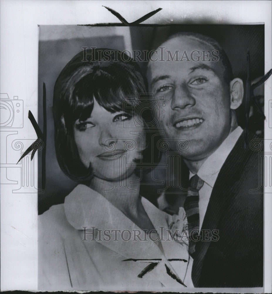 1964 Press Photo  Stirling Moss weds Elaine Barbarino - Historic Images