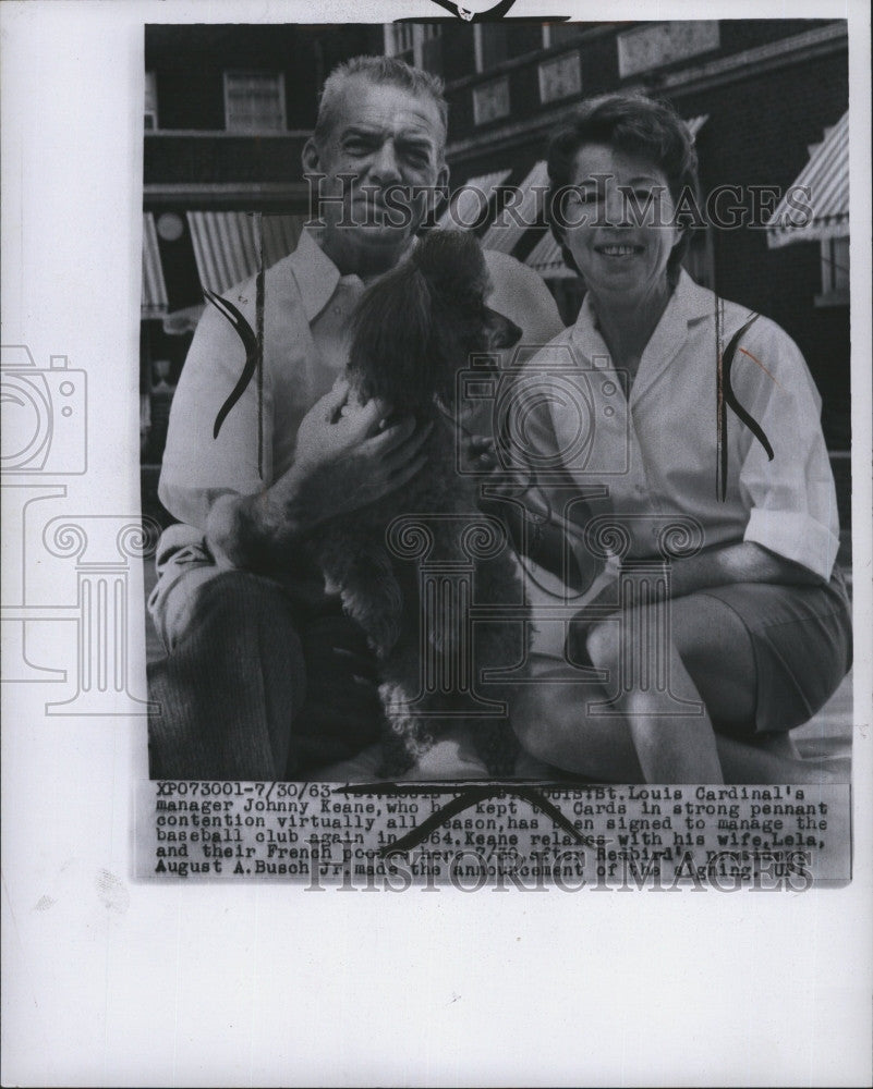 1963 Press Photo St. Louis Cardinal&#39;s manager Johnny Keane with wife, Laura - Historic Images