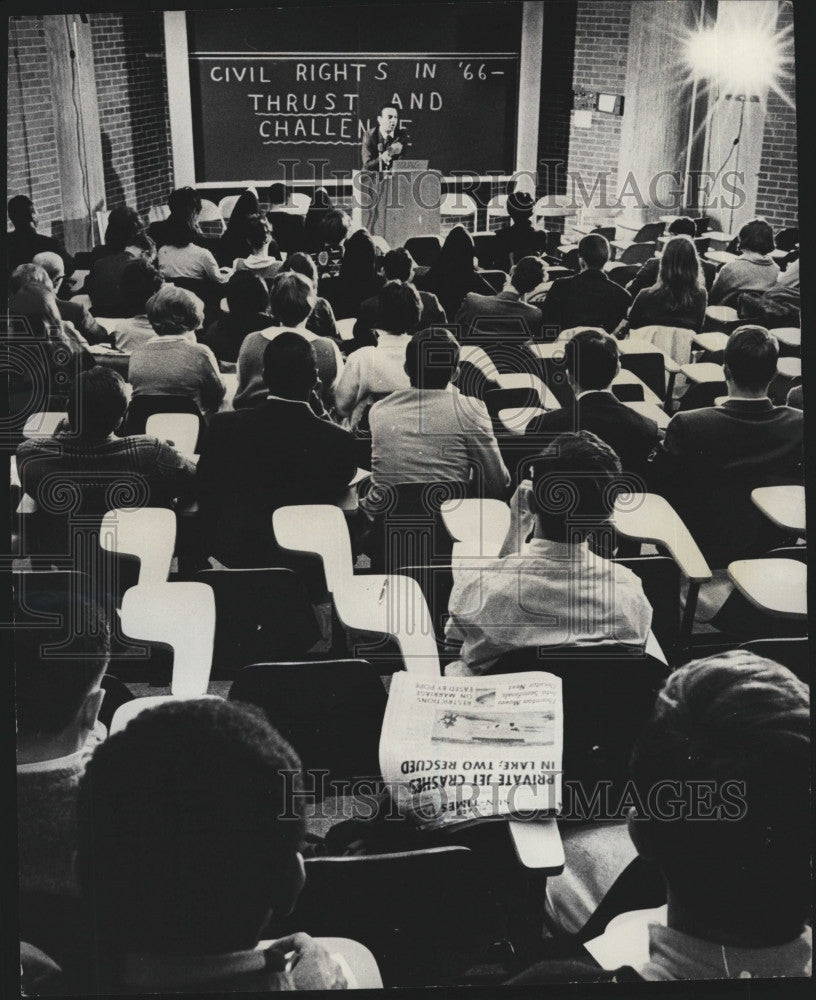 1966 Press Photo Spring College Work Session - Historic Images