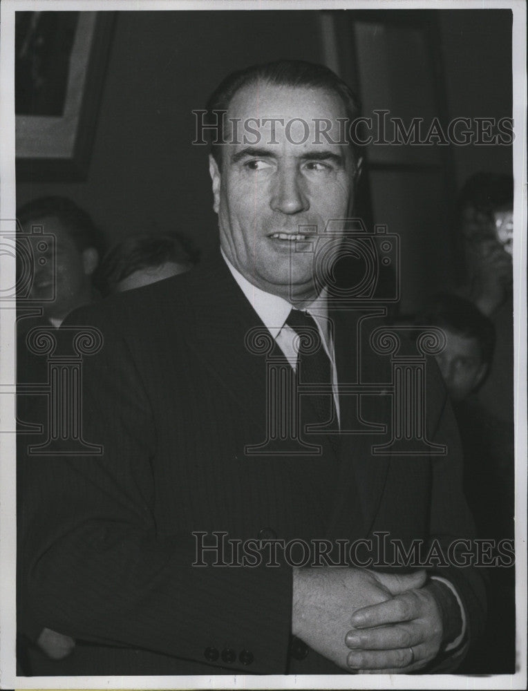 1965 Press Photo Francois Meterand in Run Off Election for French Presidency - Historic Images