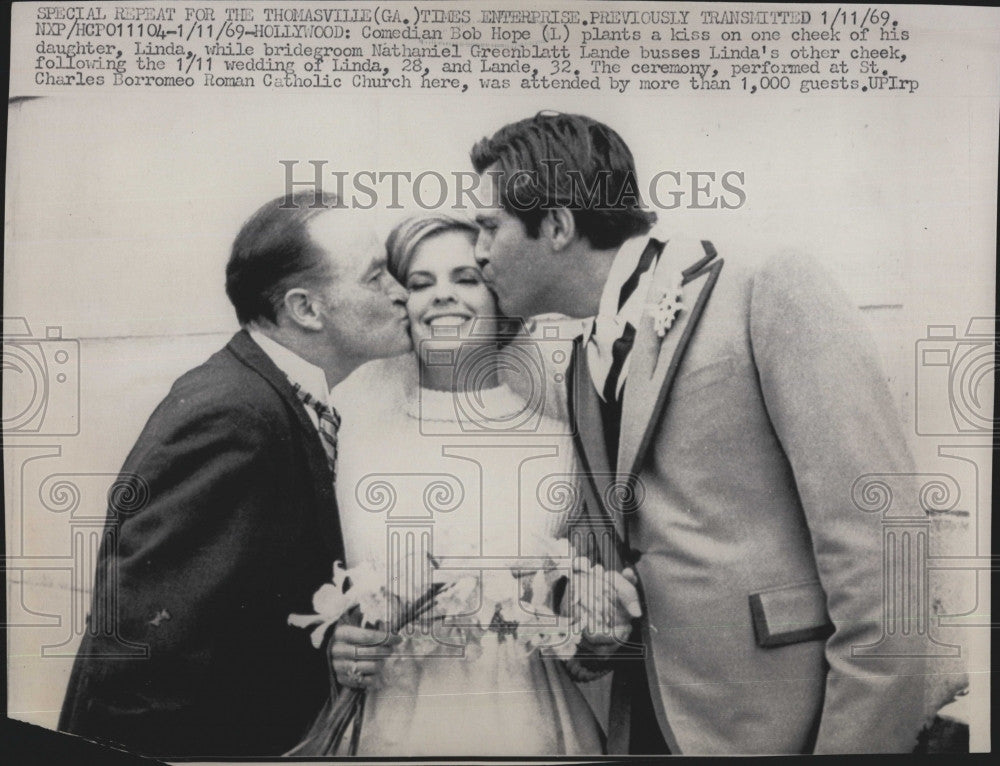 1969 Press Photo Bob Hope,daughter Linda &amp; groom Nathaniel Greenblatt - Historic Images