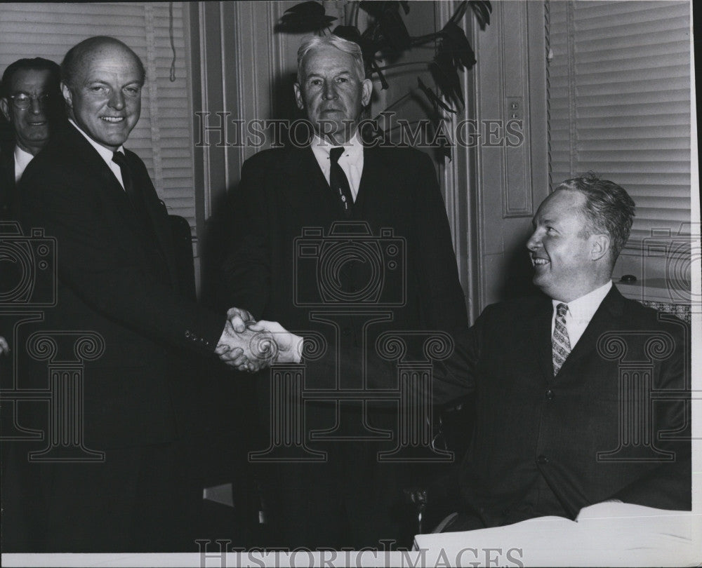 1960 Press Photo Boston Mayor J Collins &amp; JJ Burns &amp; Sir Harold Ciccia - Historic Images