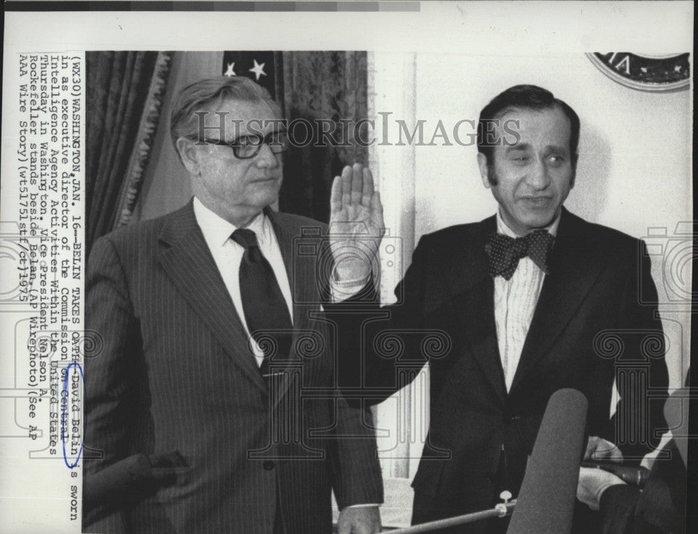 1975 Press Photo David Belin sworn into CIA comm. by VP Nelson Rockerfeller - Historic Images