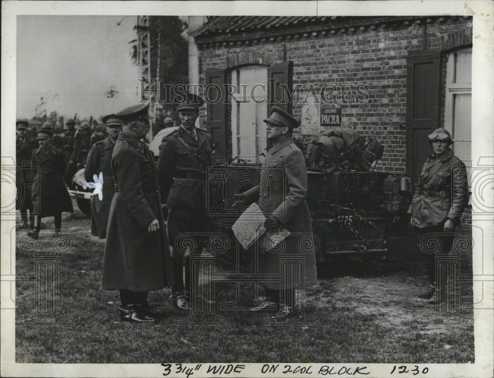 1940 Press Photo King Leopold of Belgium and some of his troops - Historic Images