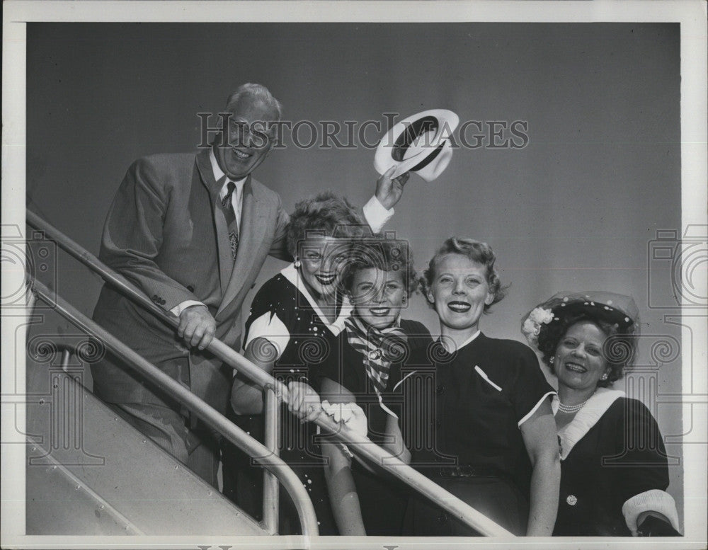 1952 Press Photo California Governor Earl Warren Wife Daughters LaGuardia - Historic Images