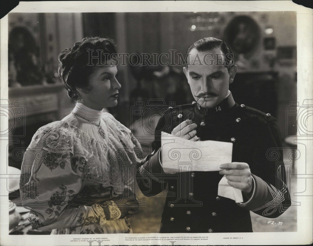 1937 Press Photo Joseph Schildkraut and Gale Sondergard in "The Life of Zola" - Historic Images