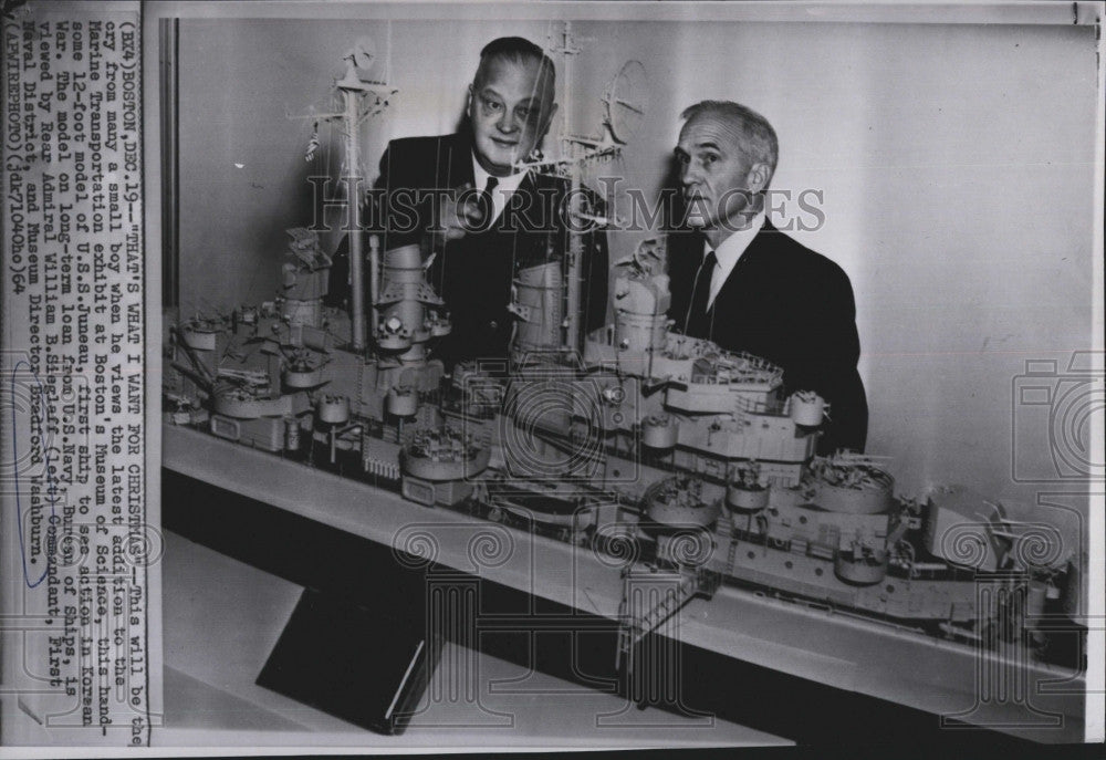 1964 Press Photo Rear Adm WB Sieglaff &amp; Bradford Washburn at  Boston Museum - Historic Images