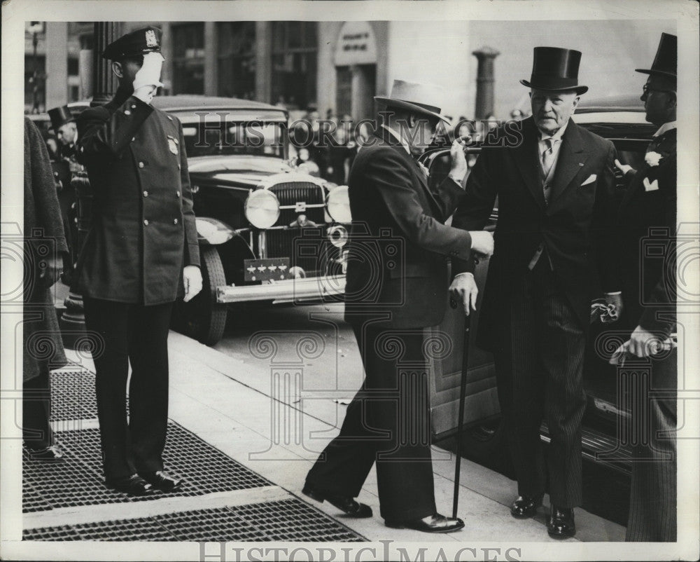 1938 Press Photo General John J Pershing being Helped Out of Car - Historic Images