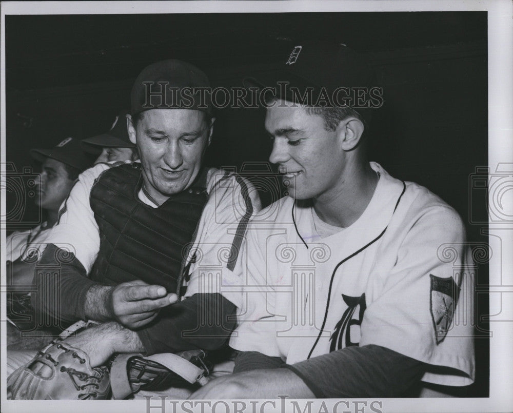 1951 Press Photo art Houtteman Phil Sahara Baseball Players - Historic Images
