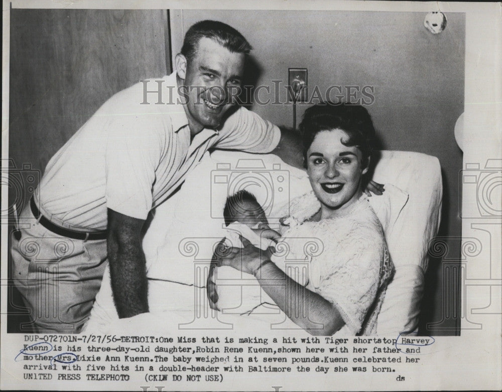 1956 Press Photo Tiger Shortstop Harvey Kuenn Dixie Ann Kuenn Baby Girl - Historic Images