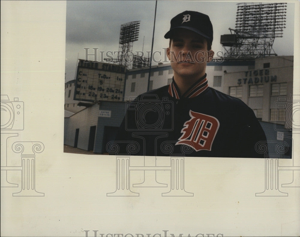 1992 Press Photo Batboy, Dave Bondy for Detroit Tigers - Historic Images