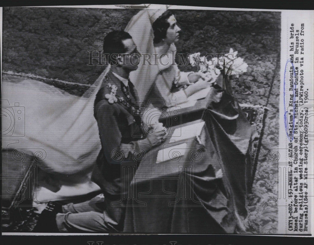 1960 Press Photo Belgium&#39;s King Baudouin &amp; his bride Queen Fabiola at the altar - Historic Images