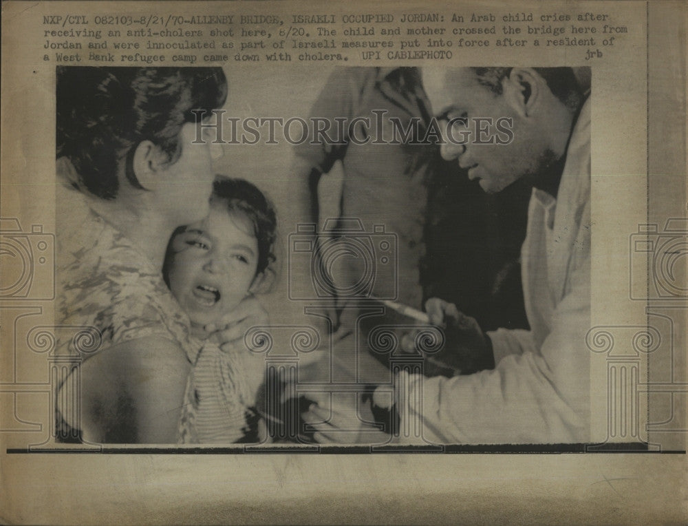 1970 Press Photo Arab Child cries over anti-cholera shot Jordan refugees - Historic Images