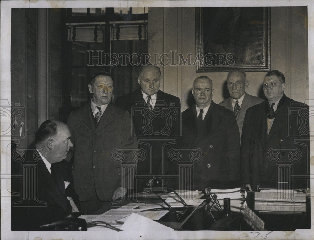 1947 Press Photo US Collectors Boston Custom House William Burke Jr - Historic Images