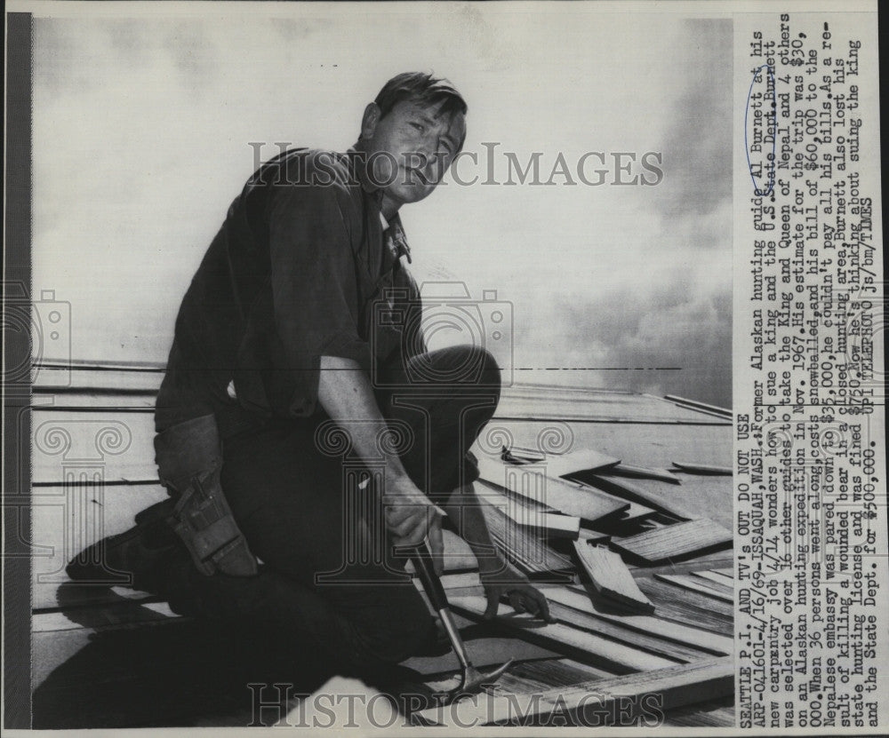 1969 Press Photo Al Burnquist,former Alaskan guide now carpenter - Historic Images