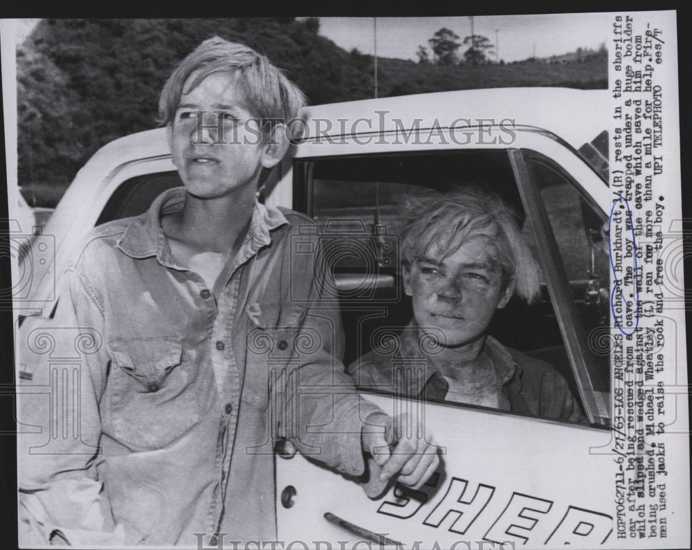 1963 Press Photo Richard Burkhart &amp; Michael Wheatley after rescue from a cave - Historic Images