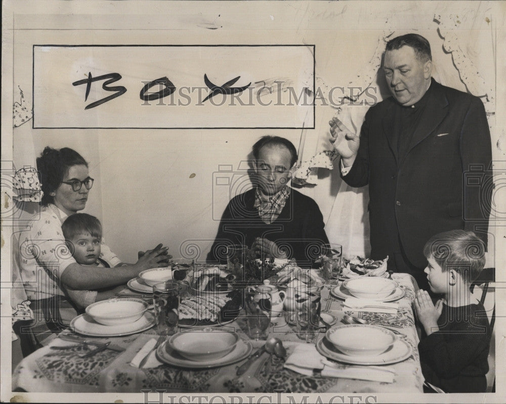 1956 Press Photo Rev Joseph Burke, Mr &amp; Mrs Miklos Salay,refugees - Historic Images