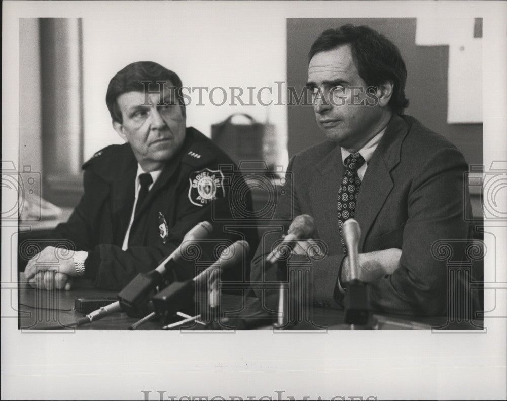 1992 Press Photo DA Kevin Burke &amp; police Chief Wm Sargent - Historic Images