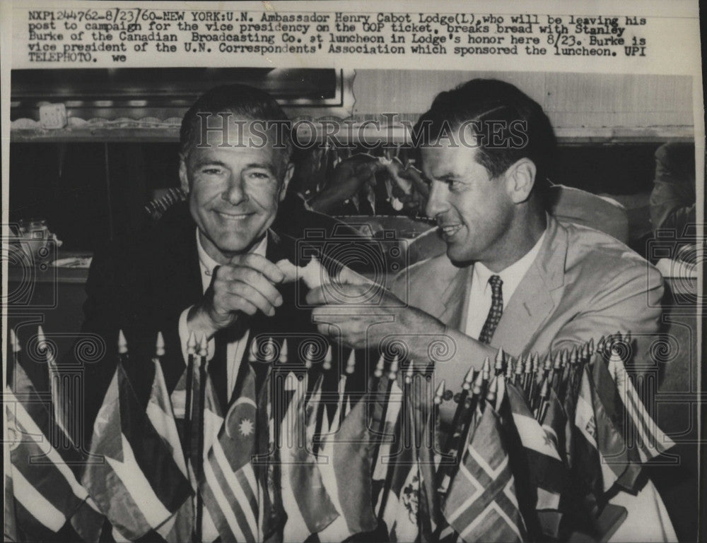 1960 Press Photo Henry Cabot Lodge and Stanley Burke in New York - Historic Images