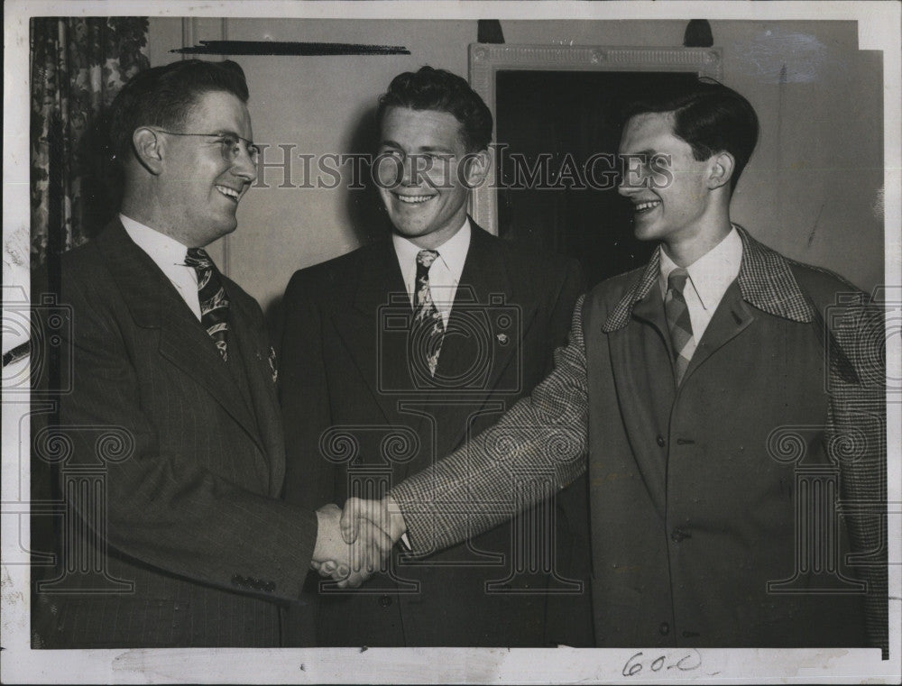 1946 Press Photo William Burke With Leonard Grassi Bob Finch Oratory Contestants - Historic Images