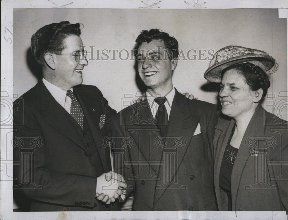 1946 Press Photo William Burke, Anthony and Mrs. Bivona at Speech Contest - Historic Images