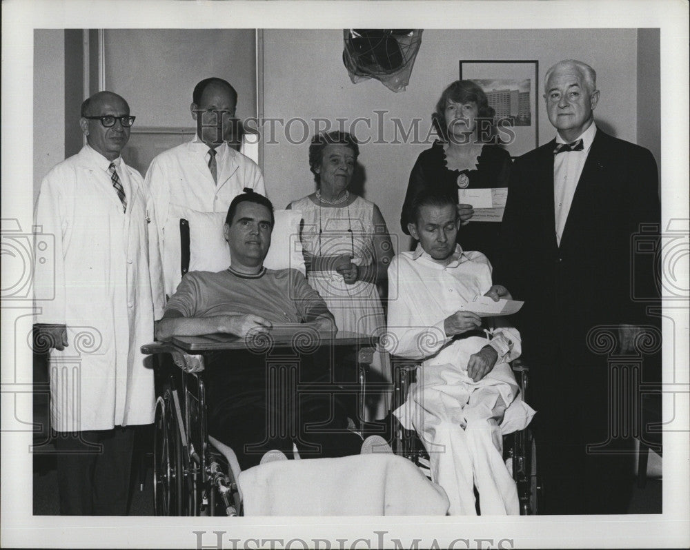 1965 Press Photo Vetereran at Boston Va, Dr Carroll,Dr Friedland,W Connors - Historic Images