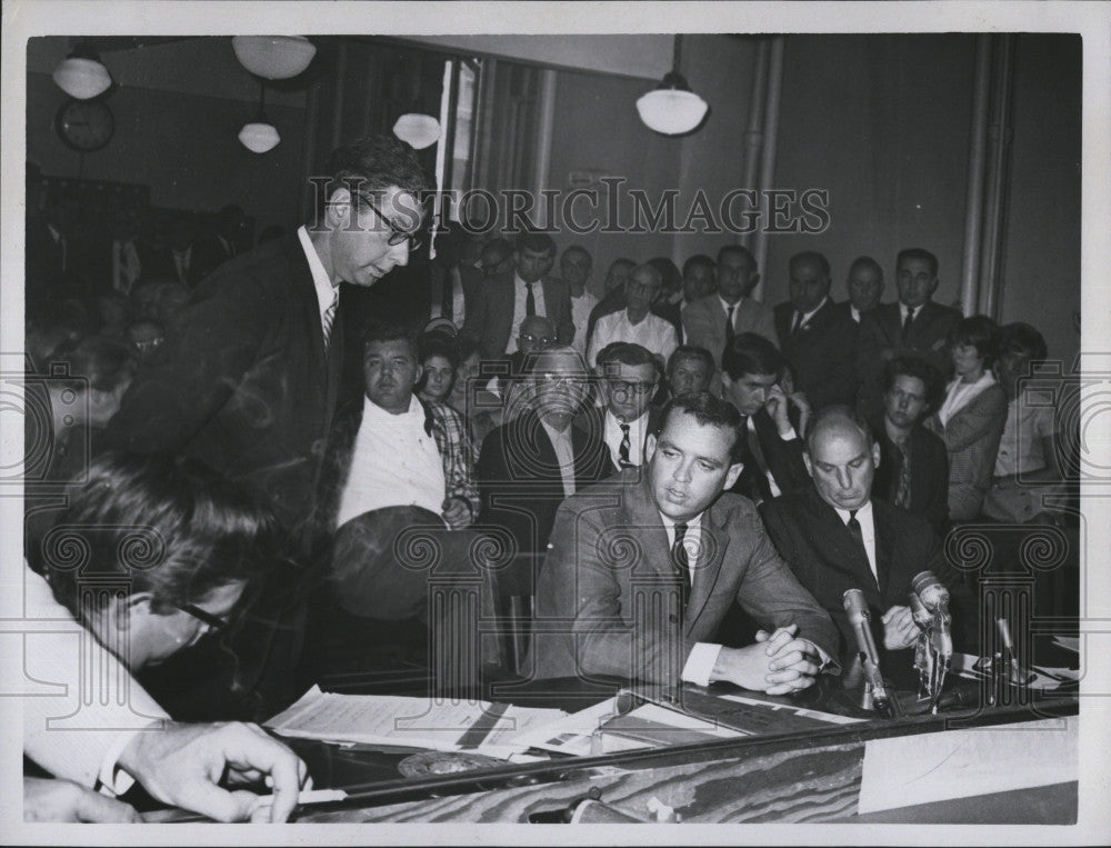 1967 Press Photo Atty Jerome Facher at White hearing - Historic Images