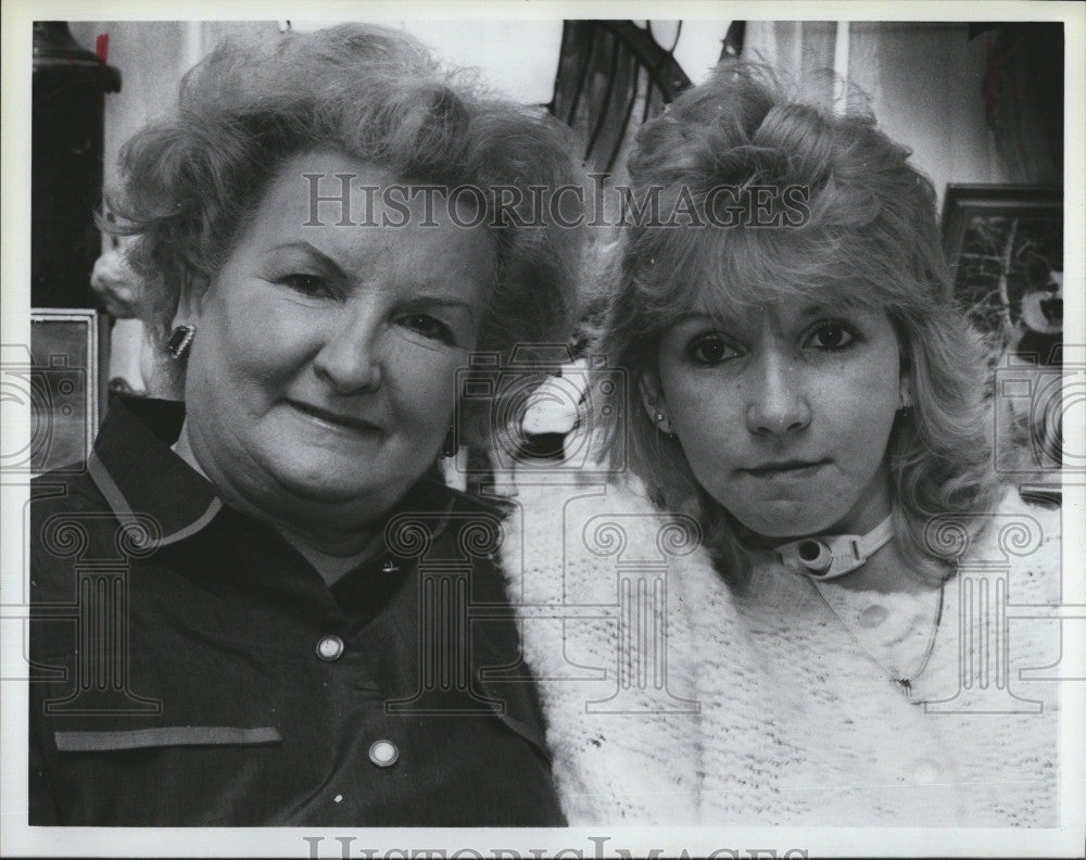 1988 Press Photo Patricia &amp;  Caroline Carney assaulted by C&#39;sd husband - Historic Images