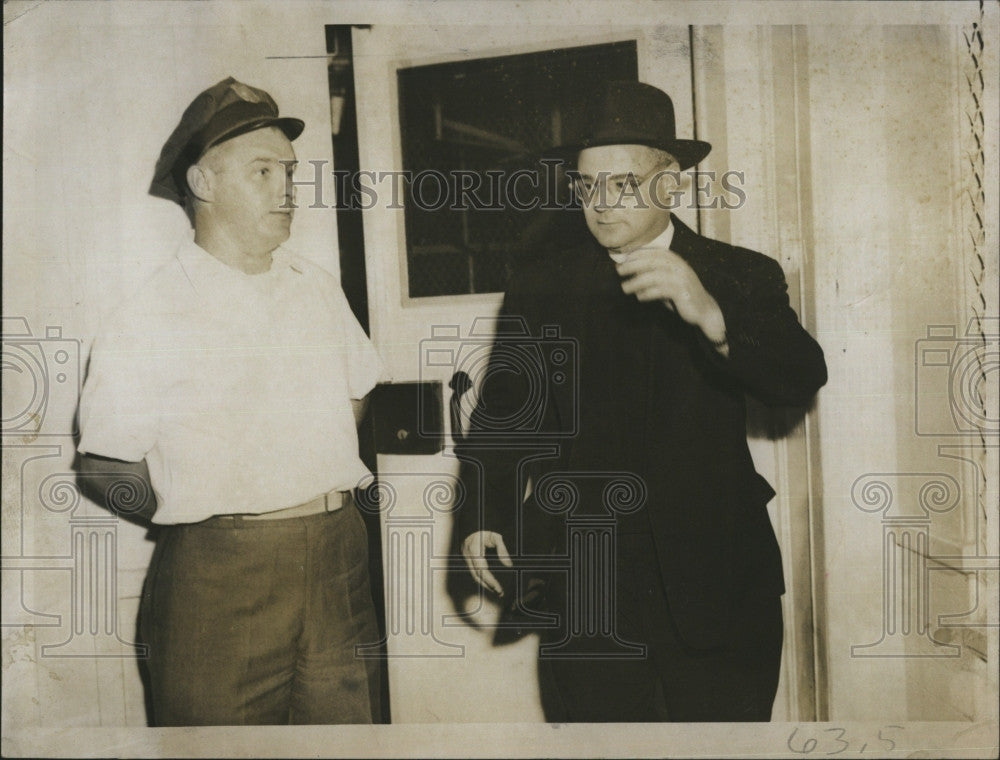 1952 Press Photo Unknown Priest leaving prison Guard Fred Butterwood - Historic Images