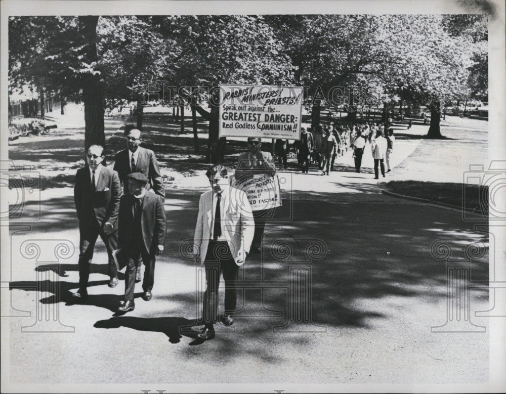 1965 Press Photo Vernon Carter in Picket Line - Historic Images