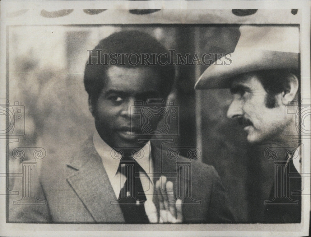 Press Photo Actors Terry Carter, Dennis Weaver - Historic Images