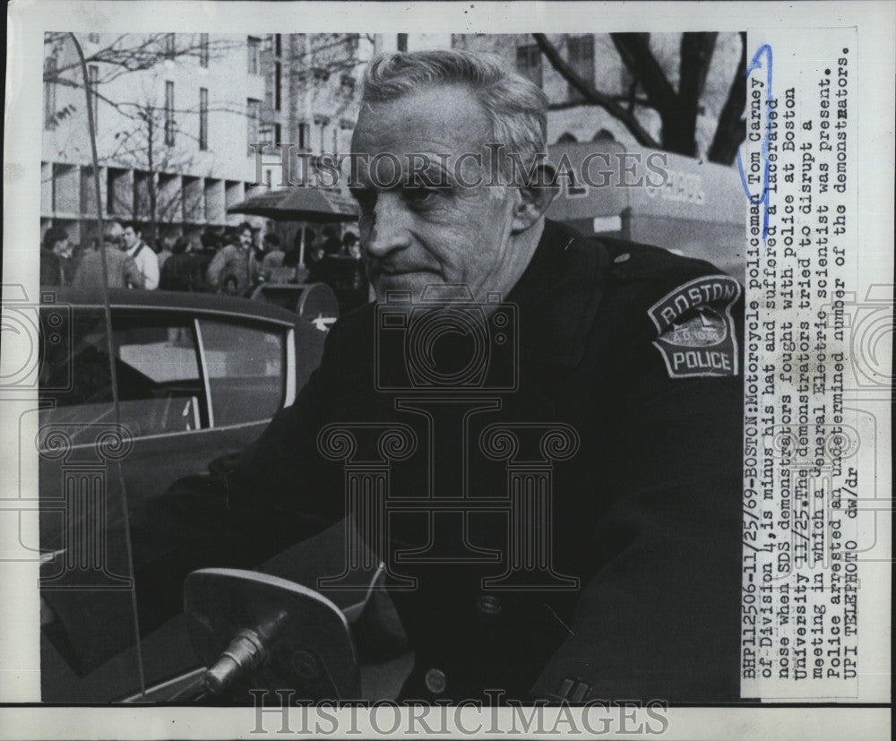 1969 Press Photo Motorcycle policeman Tom Carney - Historic Images