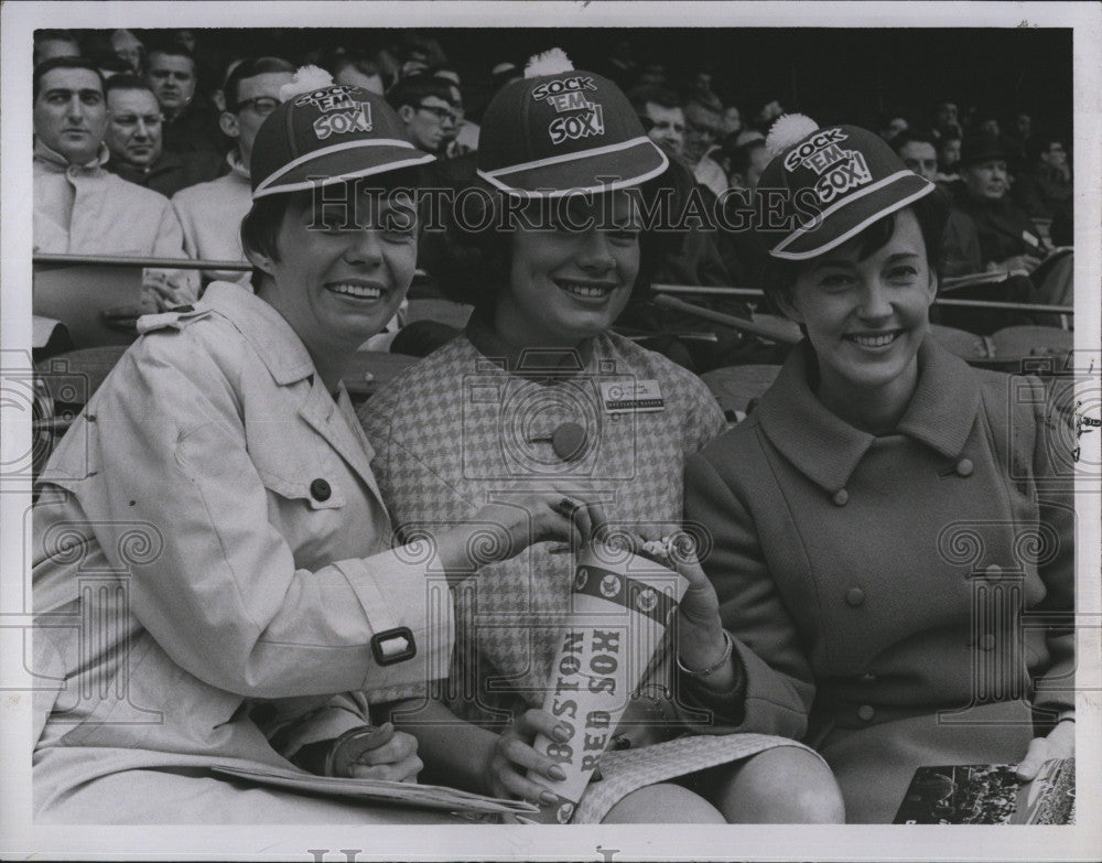 Press Photo Donna carty,Gretchen Backes, Georgia Roberts at Red Sox game - Historic Images