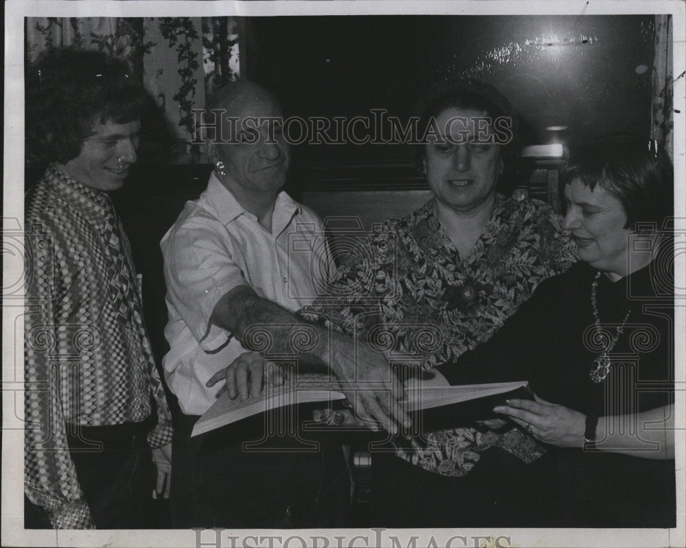 1972 Press Photo Mr. and Mrs. Andrew Caroselli, blind pianist couple - Historic Images