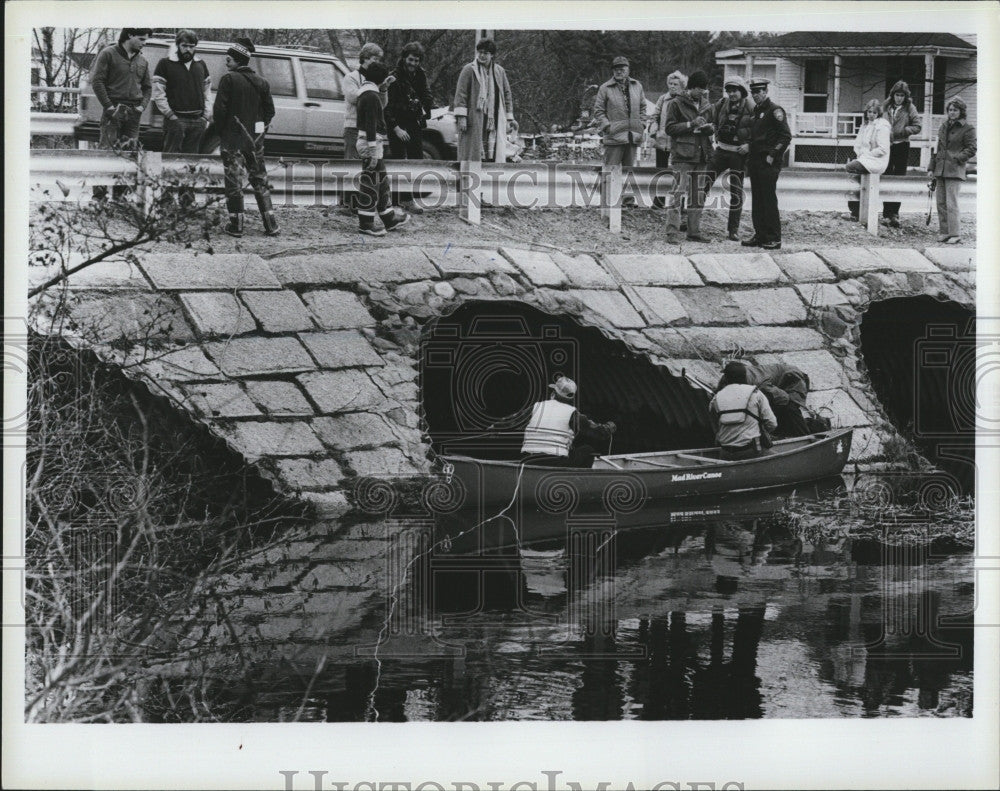 1984 Press Photo Search in Exeter, Mass for missing Tammy Belanger - Historic Images