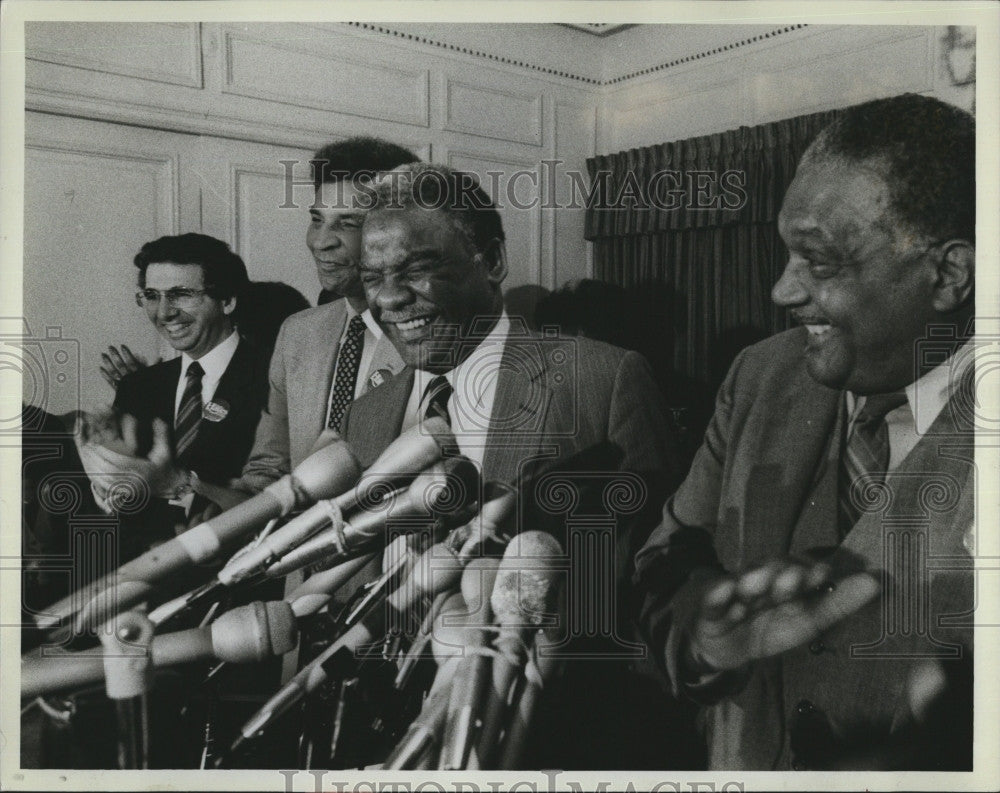 1983 Press Photo Mayor  Harold Washington at the Hilton - Historic Images