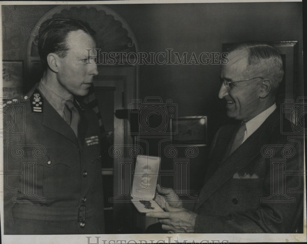 1948 Press Photo President Truman Prince Charles Tribute to WWII Unknown Soldier - Historic Images