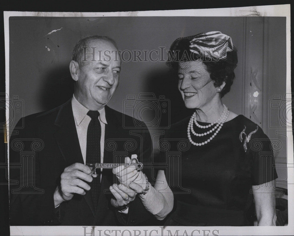 1960 Press Photo Mayor Josephat Benoit With Mrs Kennedy - Historic Images