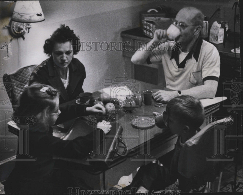 1952 Press Photo Mayor Josephat Benoit Eats Dinner With His Family - Historic Images