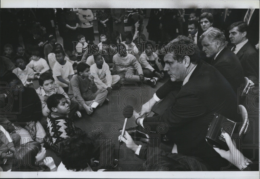 1989 Press Photo Drug Czar William Bennett, Sen. Kerry, Gov. Dukakis - Historic Images