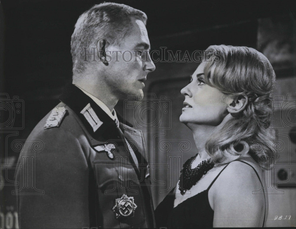 1966 Press Photo Robert Shaw and Barbara Werle in &quot;Battle of the Bulge&quot; - Historic Images