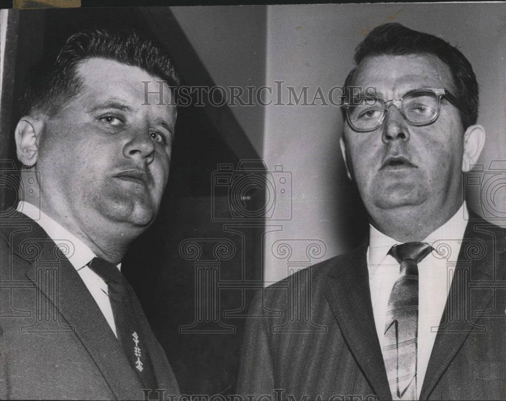 1958 Press Photo Officers Ed. V. Spencer and Gerald Ryan held on murder charge - Historic Images