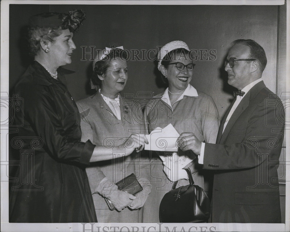 1954 Press Photo United Cerebral Palsy Luncheon meeting. - Historic Images