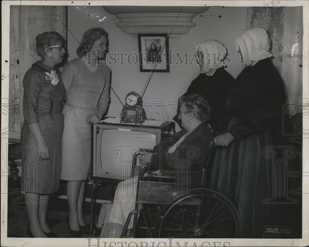 1961 Press Photo President and Mrs. Constance Monroe, Mrs. Kay Phelan - Historic Images