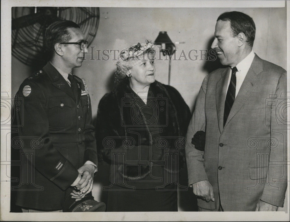 1954 Press Photo Lt.Col. Paul Mozzicato &amp; Mrs. Lawrence C. Jasper - Historic Images