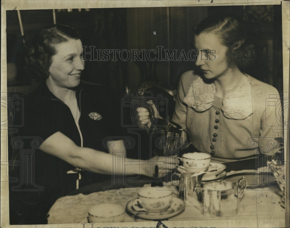 1937 Press Photo Mrs. Harrison Gardner, Mrs. Lawrence Coolidge - Historic Images